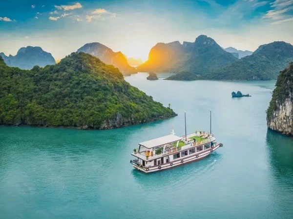 Luxury Halong Catamaran Cruise - Day Tour to Lan Ha Bay from Cat Ba Island
